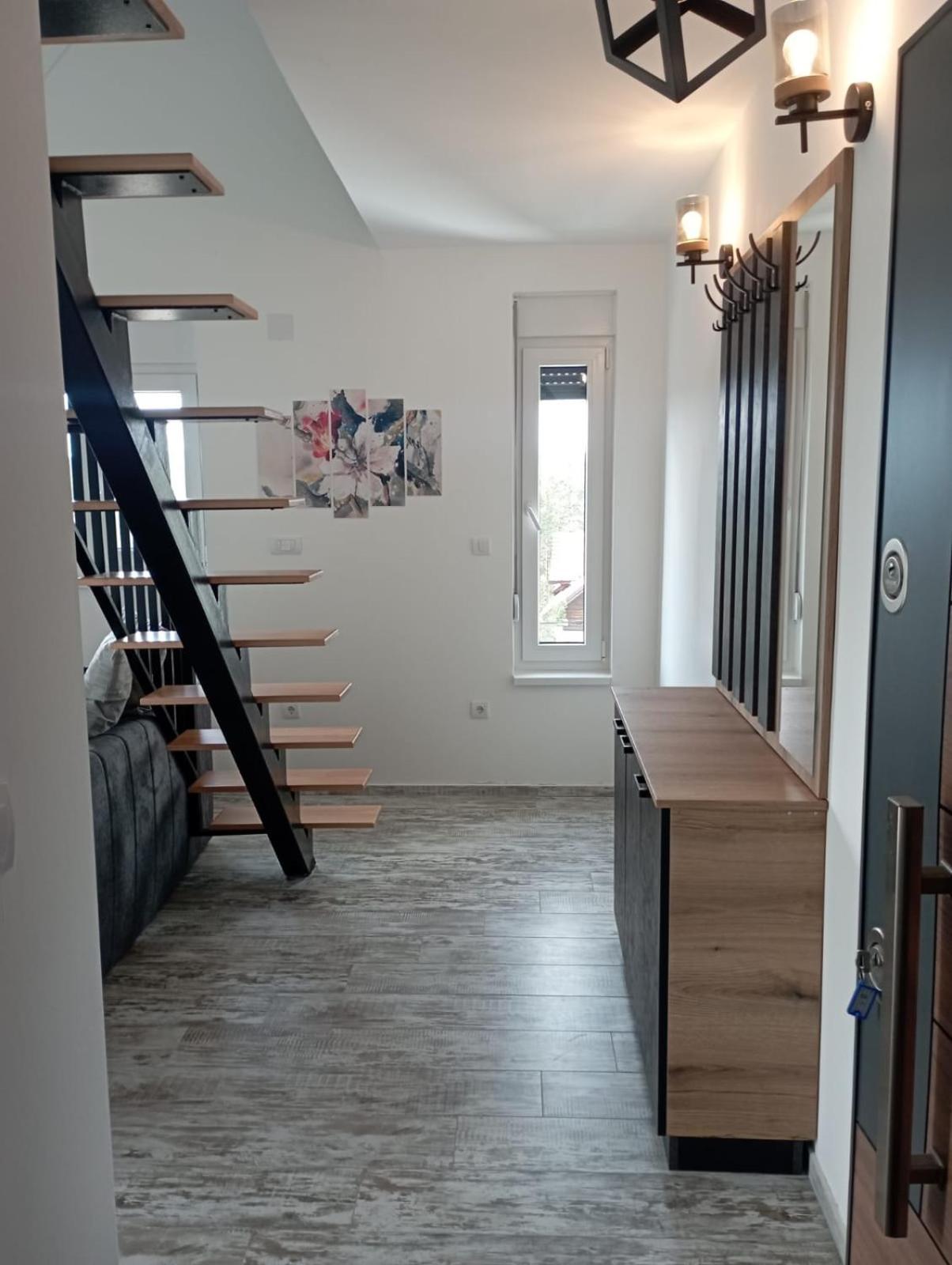 Leona D3 Apartman Divcibare